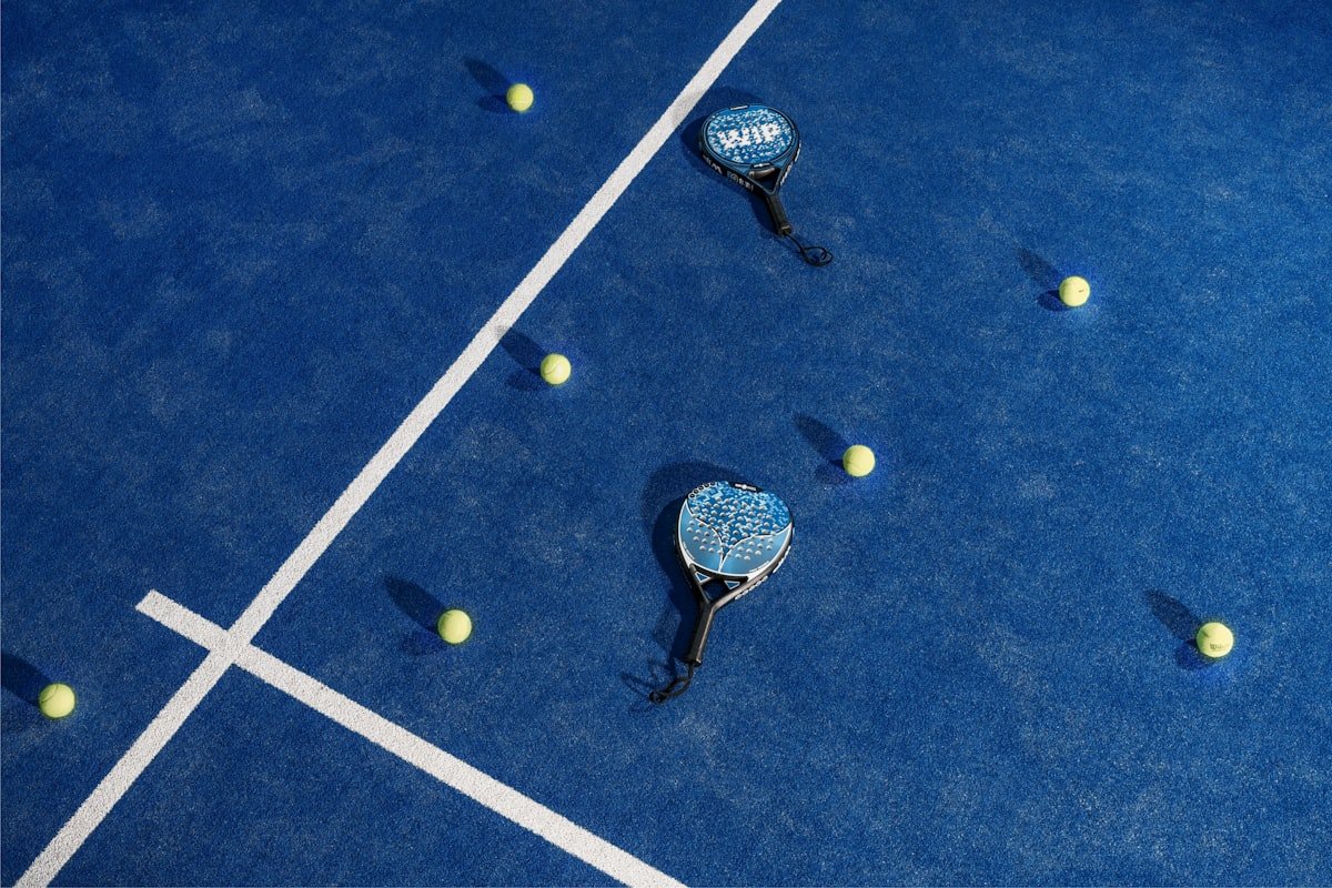 Padel vs Tennis: 7 Key Differences Every Beginner Should Know 1 Padel vs tennis — rackets and balls on a padel court